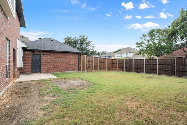 view of yard with a patio