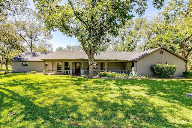 view of front of home featuring a front lawn