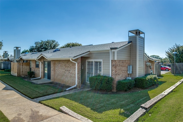 view of front of house featuring a front yard