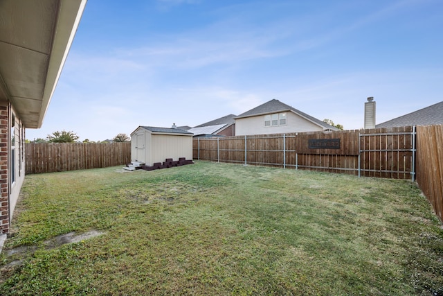 view of yard with a shed