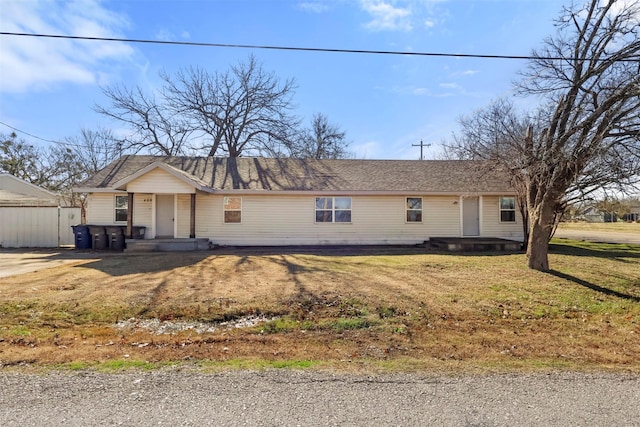 single story home with a front yard