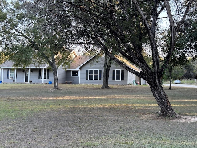 single story home featuring a front yard