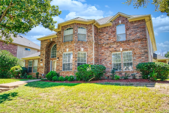 view of front facade featuring a front yard