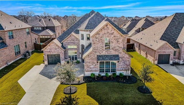 view of front of property with a front yard