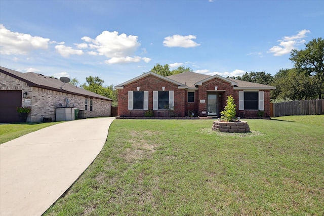 ranch-style house featuring a front yard