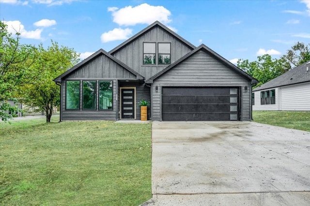 view of front facade featuring a garage and a front yard