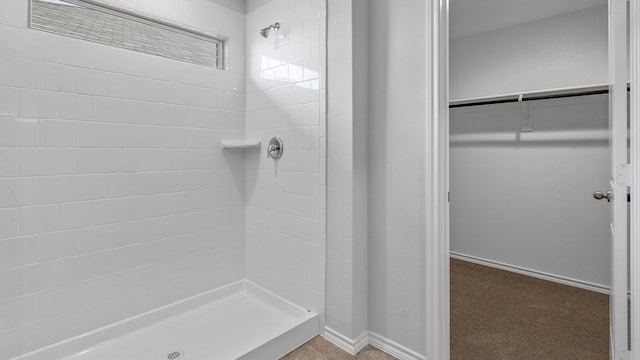 bathroom featuring tiled shower