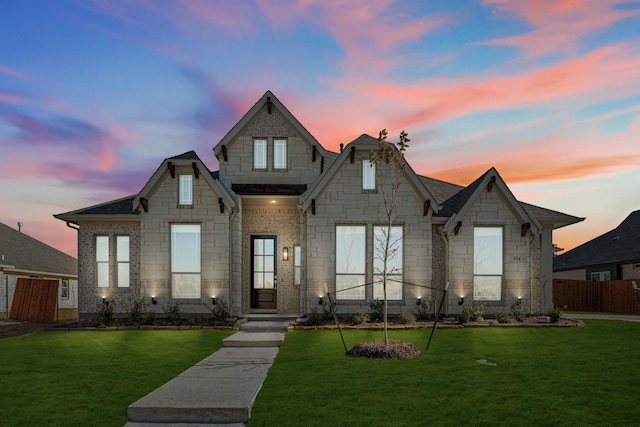 view of front facade with a lawn