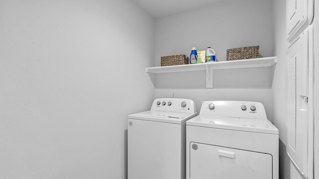 washroom featuring washer and clothes dryer