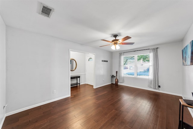 unfurnished room with dark wood-type flooring and ceiling fan