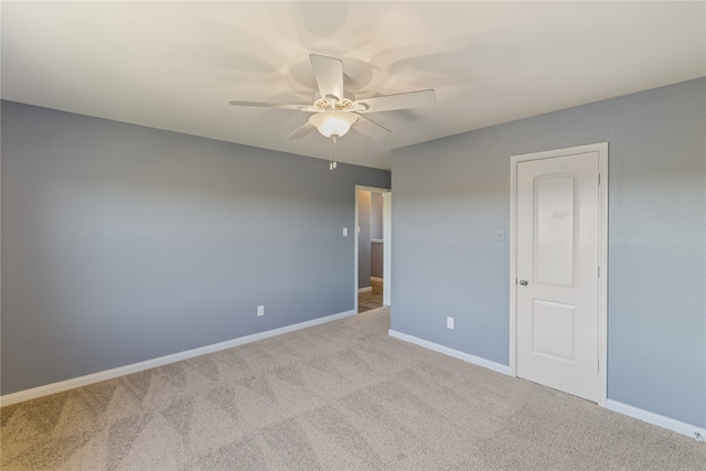 carpeted empty room featuring ceiling fan