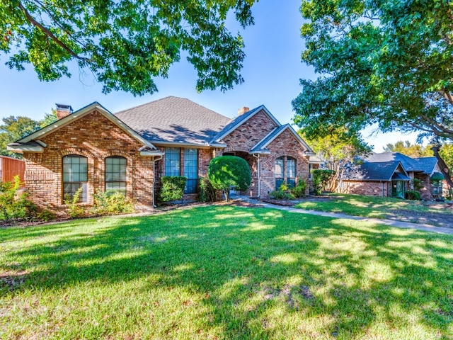 view of front of house with a front lawn