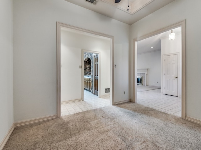 unfurnished room with light carpet and ceiling fan