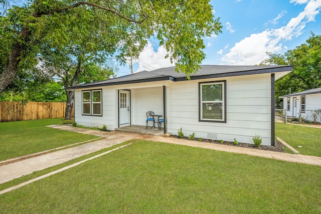 ranch-style home with a front yard