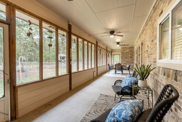 sunroom featuring ceiling fan