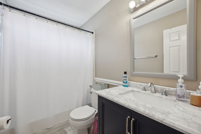 bathroom with a shower with shower curtain, vanity, and toilet