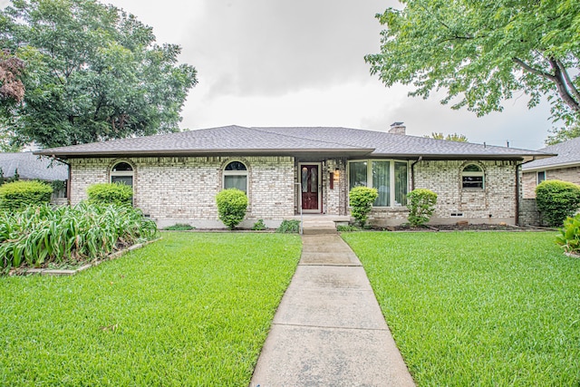 ranch-style home featuring a front lawn