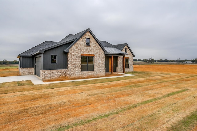 view of front of home with a front yard