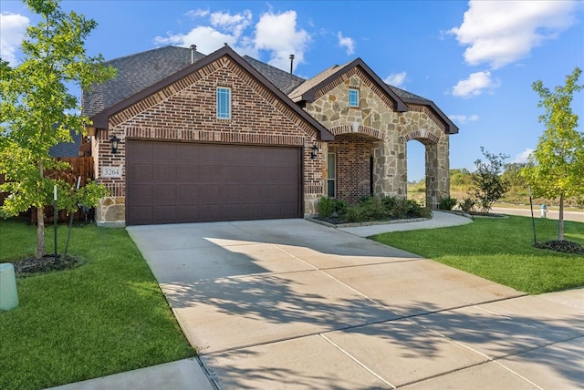 view of front of house featuring a garage and a front yard