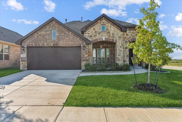 view of front of property featuring a front yard and a garage