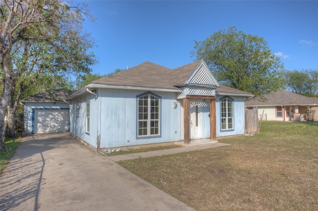 view of front of home with a front lawn