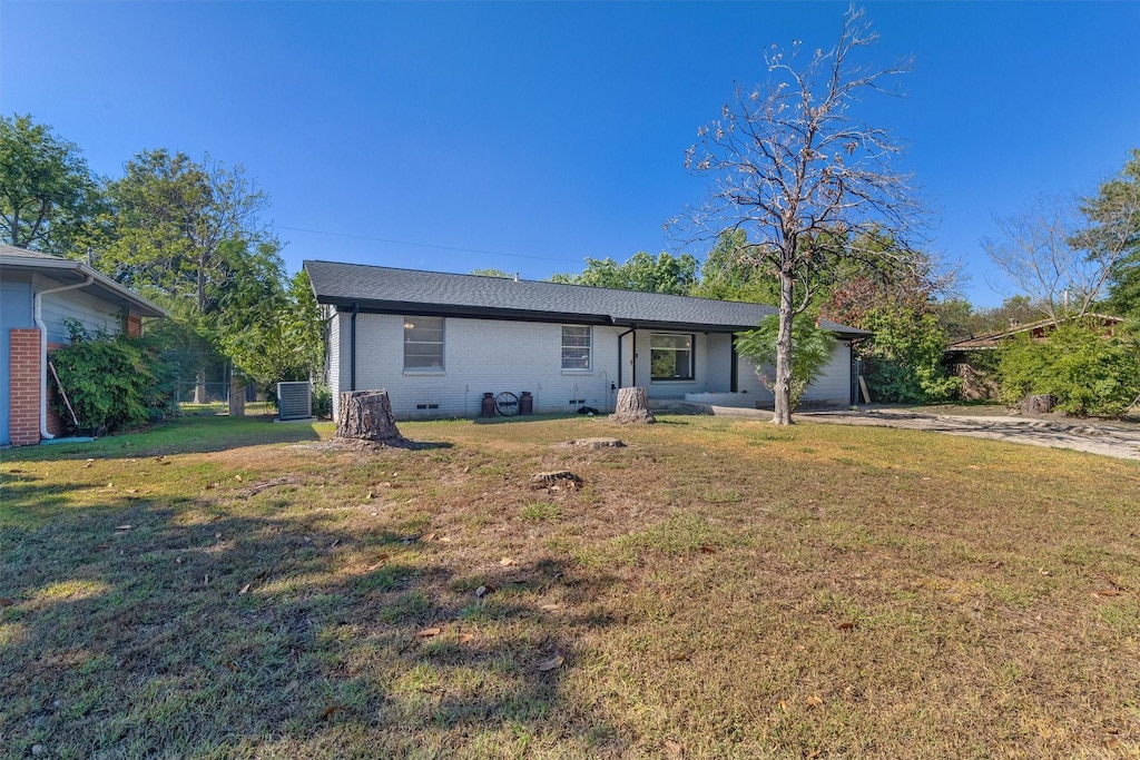 ranch-style house with a front yard