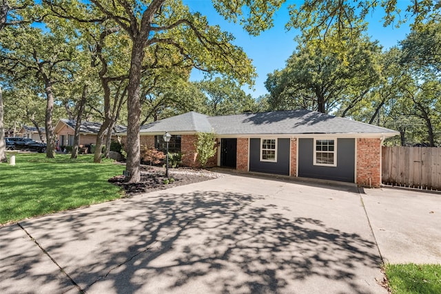 single story home with a front yard