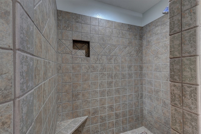 bathroom featuring a tile shower