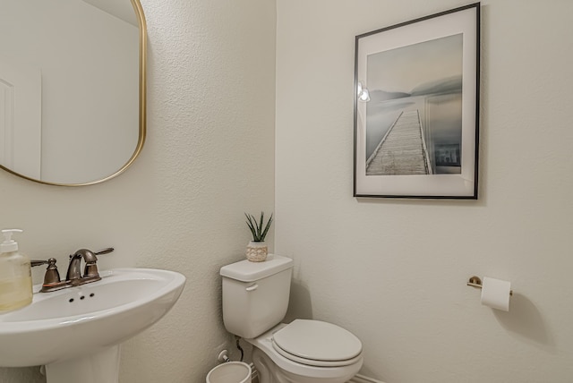 bathroom featuring toilet and sink