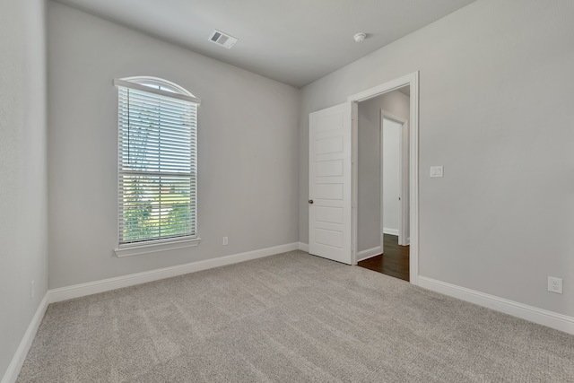 spare room with carpet flooring