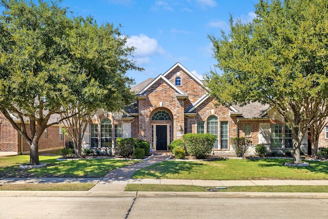 view of front of home featuring a front yard