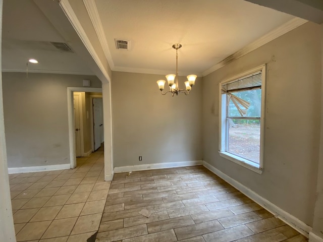 unfurnished room featuring ornamental molding, a notable chandelier, and light hardwood / wood-style floors