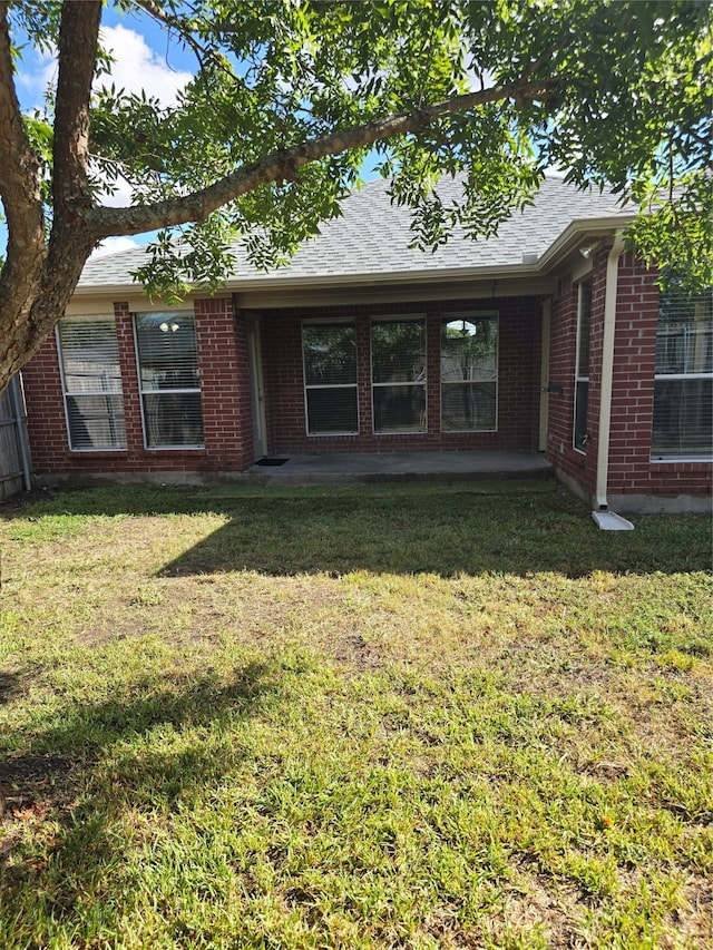 view of front of home with a front lawn