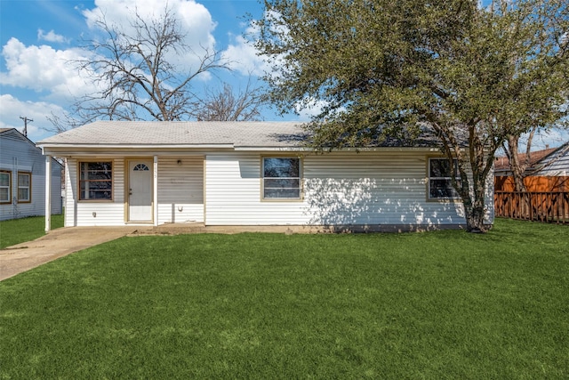 ranch-style home featuring fence, a porch, and a front yard