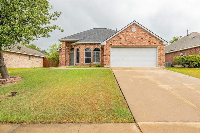 view of front facade featuring a garage, central AC, and a front yard