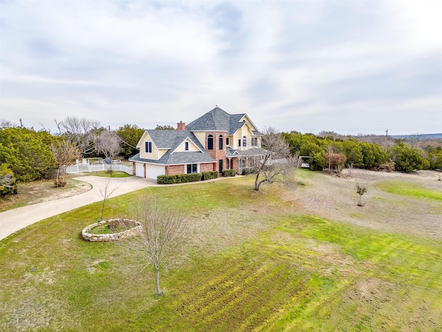 view of front of property featuring a front lawn and a garage