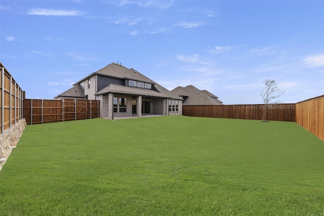 view of yard featuring a patio