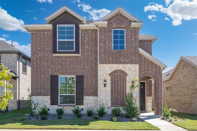 view of front of home featuring a front lawn