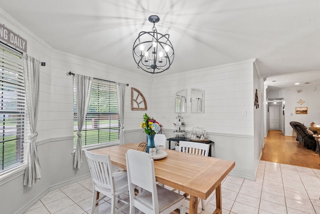 dining area with crown molding, a healthy amount of sunlight, a notable chandelier, and light hardwood / wood-style floors