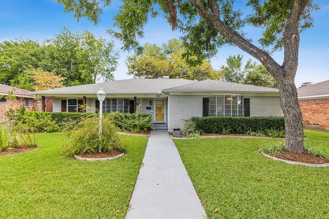 single story home featuring a front lawn