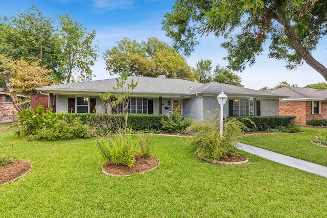 single story home featuring a front yard