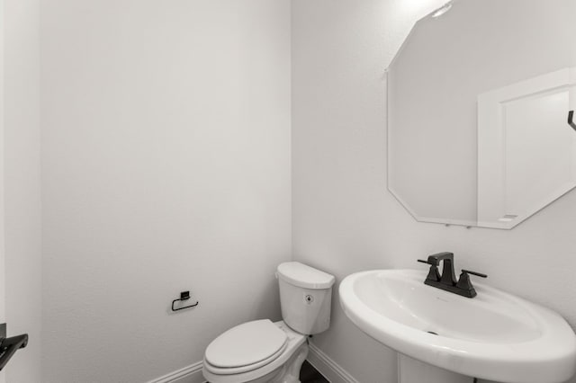 bathroom featuring toilet and sink