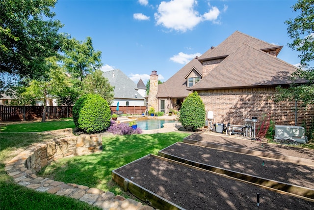 view of yard featuring a fenced in pool