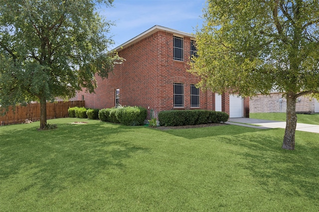 view of front of house featuring a front lawn