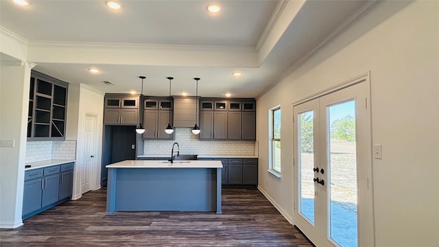 kitchen featuring crown molding, backsplash, dark wood-type flooring, sink, and hanging light fixtures