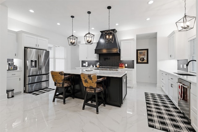 6770 Fm 1372nd Rd, North Zulch, TX 77872 - kitchen with tasteful backsplash, appliances with stainless steel finishes, a sink, a notable chandelier, and premium range hood