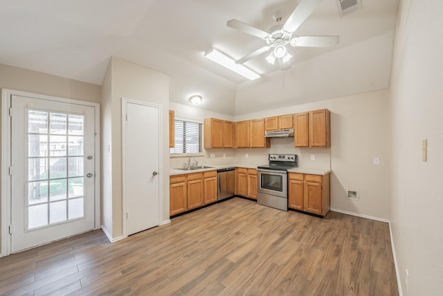 kitchen with lofted ceiling, sink, ceiling fan, appliances with stainless steel finishes, and light wood-type flooring