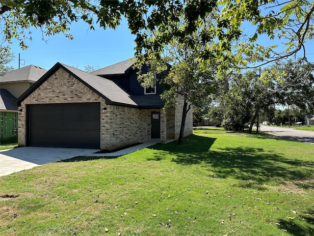 view of front of house featuring a front yard and a garage