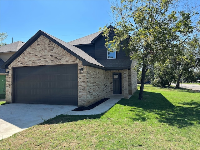 view of front of property featuring a front yard and a garage