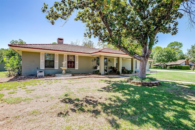 single story home featuring a front yard